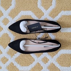 Black close toed flats Forever 21